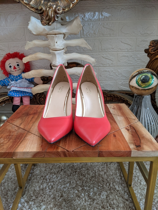le chateau Shoes - Le Château Red Pointed Toe Heels Size 8